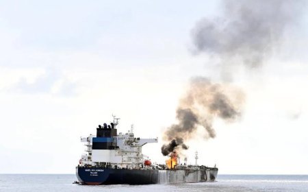 ନିଆଁ ଲାଗିଥିବା ଜାହାଜରୁ ଉଦ୍ଧାର ହେଲେ ୨୨ ଭାରତୀୟ