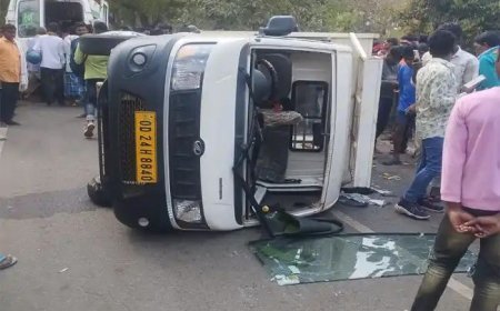 ପିକ୍‌ଅପ୍‌ ଭ୍ୟାନ ଓଲଟି ୨୦ ଗୁରୁତର