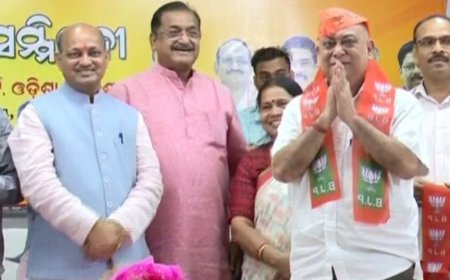 ଶଙ୍ଖ ଛାଡ଼ି ପଦ୍ମ ଧରିଲେ ଦେବାଶିଷ