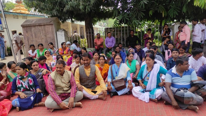 ଏବର୍ଷ ଆରଟିଇରେ 25% ମାଗଣା ଶିକ୍ଷlରୁ ବଞ୍ଚିତ ହେବେ 35 ହଜାର ପିଲା : ଶିକ୍ଷା ସଚିବଙ୍କ ଅଭିଯୋଗ ପ୍ରକୋଷ୍ଠ ଘେରିଲା ଅଭିଭାବକ ମହାସଂଘ