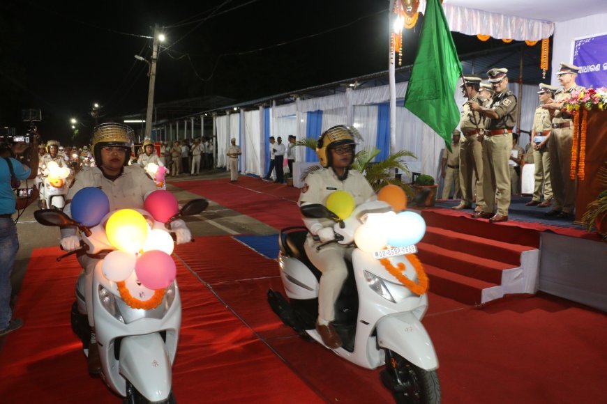 ରାଜ୍ୟ ଆରକ୍ଷୀ ମହାନିର୍ଦ୍ଦେଶକ ଶ୍ରୀ ଅରୁଣ କୁମାର ଷଡଙ୍ଗୀ କଟକସ୍ଥିତ ବାଟାଲିୟନ ପରିସରରେ ୨୮୫ ଟି ନୂତନ ଯାନ ର ଲୋକାର୍ପଣ କରିଛନ୍ତି