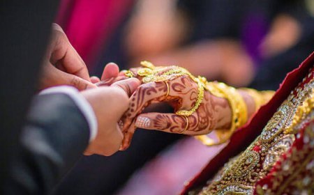 ନିଆରା ଢଙ୍ଗରେ ଶୌଚାଳୟରେ ହେଲା ଦମ୍ପତିଙ୍କ ବିବାହ