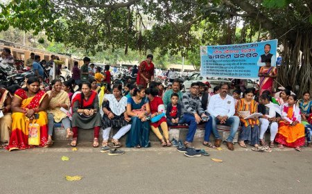 ପାରଦର୍ଶୀ ପୋର୍ଟାଲରେ ଅନେକ ସ୍କୁଲ ନଥିବାରୁ  25% ମାଗଣା ସିଟରେ ଆଡ଼ମିସନ ଅବ୍ୟବସ୍ଥା ନେଇ ଅଭିଭାବକ ମହାସଂଘର ଆମରଣ ଅନଶନ ସୋମବାର ଓସେପା କାର୍ଯ୍ୟାଳୟରେ ତାଲା ପାଇଁ ଚେତାବନୀ