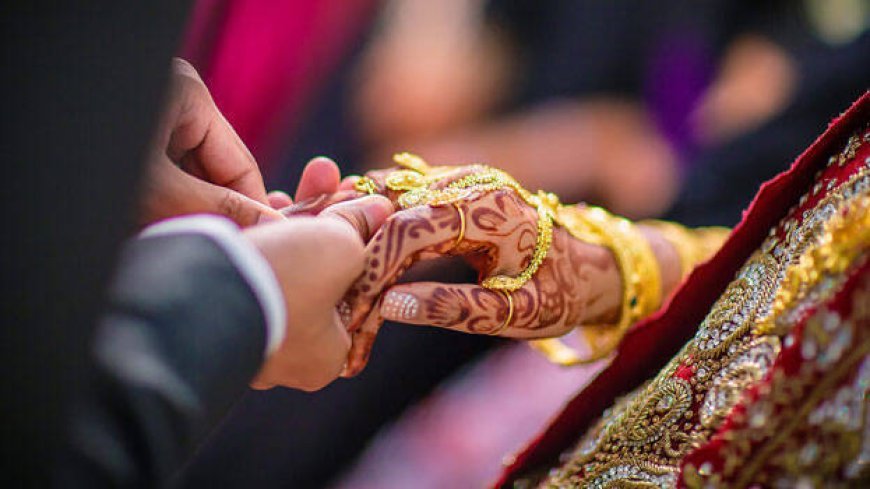 ନିଆରା ଢଙ୍ଗରେ ଶୌଚାଳୟରେ ହେଲା ଦମ୍ପତିଙ୍କ ବିବାହ