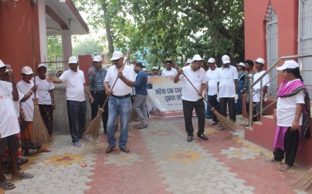 ବୌଦ୍ଧ ସହରର ବିଭିନ୍ନ ଦେବାଳୟ ଓ ମହାପୁରୁଷଙ୍କ ପ୍ରତିମୂର୍ତ୍ତି ସ୍ଥଳରେ  ବୌଦ୍ଧଗଡ଼ ଏନ.ଏ.ସି.  ପକ୍ଷରୁ ସ୍ୱଚ୍ଛତା ଅଭିଯାନ ଅନୁଷ୍ଠିତ  .