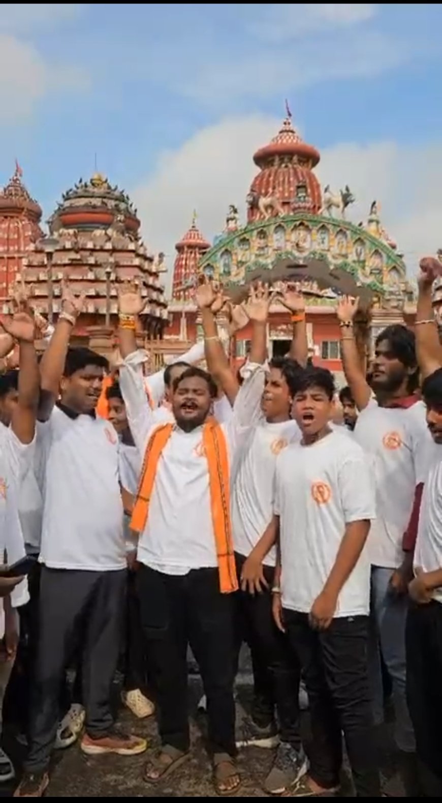 ସ୍ୱାମୀ ଲକ୍ଷ୍ମଣାନନ୍ଦ ସରସ୍ବତୀ ଏକାଧାରରେ ଥିଲେ ଜଣେ ହିନ୍ଦୁ ସନ୍ୟାସୀ, ସମାଜ ସଂସାରକ ଓ ଗୋ ସୁରକ୍ଷକ ( ବଳିଦାନ ସ୍ମରଣ ଉଦେଶ୍ୟରେ ଲଷ୍ମୀସାଗର ବଜରଙ୍ଗ ଦଳ ତରଫରୁ ଶୋଭା ଯାତ୍ରା )