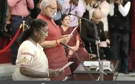 ୧୫ ତମ ଉପରାଷ୍ଟ୍ରପତି ଭାବେ ଶପଥ ଗ୍ରହଣ