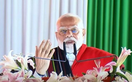 ୨୦୨୩ ମଣିପୁର ହିଂସା ପରେ ପ୍ରଧାନମନ୍ତ୍ରୀ ନରେନ୍ଦ୍ର ମୋଦି ପ୍ରଥମ ଥର ପାଇଁ ସେଠାରେ ପହଞ୍ଚି ଅନେକ ବିକାଶମୂଳକ ପ୍ରକଳ୍ପର ଉଦଘାଟନ କରିଛନ୍ତି।