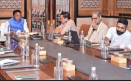 ସମସ୍ତ ପ୍ରକାର ବର୍ଷା ଓ ବାତ୍ୟା ସହିତ ନଦୀ ବଢ଼ିକୁ ଆଖି ଆଗରେ ରଖି ସମ୍ପୃକ୍ତ ବିଭାଗୀୟ ମନ୍ତ୍ରୀ ଓ ଅଧିକାରୀମାନଙ୍କୁ ନେଇ ମୁଖ୍ୟମନ୍ତ୍ରୀଙ୍କ ଏକ ସମୀକ୍ଷା ବୈଠକ...