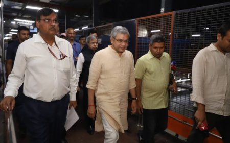 ନୂଆଦିଲ୍ଲୀ ରେଳ ଷ୍ଟେସନରେ ଯାତ୍ରୀ ସେବା ବ୍ୟବସ୍ଥା ସମୀକ୍ଷା କଲେ କେନ୍ଦ୍ର ରେଳ ମନ୍ତ୍ରୀ ଅଶ୍ବିନୀ ବୈଷ୍ଣବ