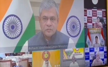 ଆସନ୍ନ ବାତ୍ୟା ମୁକାବିଲା ପ୍ରସ୍ତୁତି ସମୀକ୍ଷା କଲେ ରେଳ ମନ୍ତ୍ରୀ ଅଶ୍ବିନୀ ବୈଷ୍ଣବ