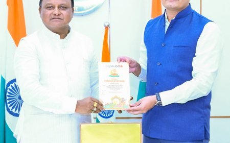 କଟକ ଜିଲ୍ଲାପାଳ ନିମନ୍ତ୍ରଣ ପତ୍ର ମୁଖ୍ୟମନ୍ତ୍ରୀଙ୍କୁ ଦେଇ କାର୍ଯ୍ୟକ୍ରମରେ ଯୋଗ ଦେବାକୁ ଅନୁରୋଧ ରଖୁଛନ୍ତି ||