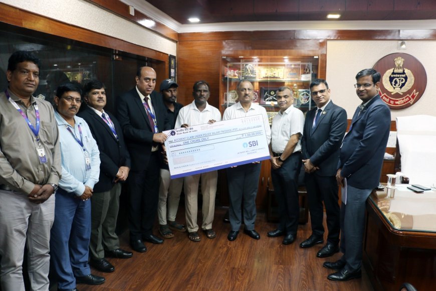 ମୃତ କନେଷ୍ଟବଳ ଙ୍କୁ SBI ତରଫରୁ ବୀମା ସହାୟତା ରାଶି ପ୍ରଦାନ...