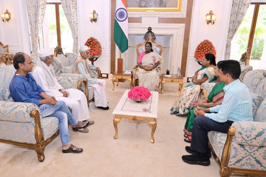 ନିଶା ନିବାରଣ ଅଭିଯାନ ର ୬ ଜଣିଆ ପ୍ରତିନିଧି ଦଳ ସମ୍ପୂର୍ଣ ନିଶାର ବନ୍ଦ ପାଇଁ ରାଷ୍ଟ୍ରପତିଙ୍କ ସହିତ  ଆଲୋଚନା...