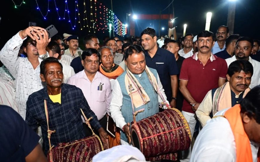 ମୁଖ୍ୟମନ୍ତ୍ରୀ ଦୀପାବଳୀ ପାଳିଲେ ଲୋକଙ୍କ ସାଥିରେ