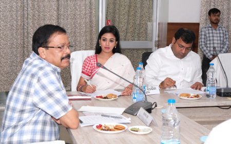 ରାଜସ୍ବମନ୍ତ୍ରୀଙ୍କ ସମୀକ୍ଷା ବୈଠକ...