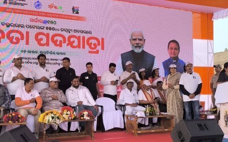 ଏକତା ପଦଯାତ୍ରାରେ ବିଜେପି ର ରଶ୍ମୀ ମହାପାତ୍ର ଦଳୀୟ କର୍ମୀ ଓ ଅନ୍ୟ ବ୍ୟକ୍ତିବିଶେଷଙ୍କ ସହିତ...