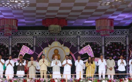 ପ୍ରଧାନମନ୍ତ୍ରୀ ଶ୍ରୀ ନରେନ୍ଦ୍ର ମୋଦୀ ଆନ୍ଧ୍ରପ୍ରଦେଶର ପୁଟ୍ଟପର୍ଥୀରେ ଶ୍ରୀ ସତ୍ୟସାଇ ବାବାଙ୍କ ଜନ୍ମ ଶତବାର୍ଷିକୀ ଉତ୍ସବକୁ ସମ୍ବୋଧୂତ କରିଛନ୍ତି