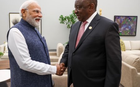 ଜୋହାନ୍ସବର୍ଗରେ ଜି-୨୦ ଶିଖର ସମ୍ମିଳନୀ ଅବସରରେ ଦକ୍ଷିଣ ଆଫ୍ରିକା ରାଷ୍ଟ୍ରପତିଙ୍କୁ ଭେଟିଲେ  ପ୍ରଧାନମନ୍ତ୍ରୀ