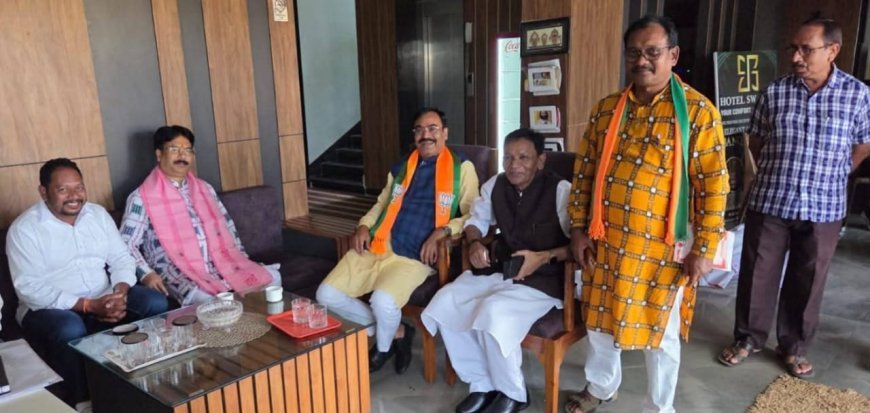 ନୂଆପଡା ଉପନିର୍ବାଚନ ପାଈଁ  ରାଜ୍ୟ ମନ୍ତ୍ରୀ କୃଷ୍ଣ ଚନ୍ଦ୍ର ପାତ୍ର କନ୍ଧମାଳ ସାଂସଦ ସୁକାନ୍ତ ପାଣିଗ୍ରାହୀ ଙ୍କ ସହିତ  ନିର୍ବାଚନ ମୁହୂର୍ତ୍ତ...