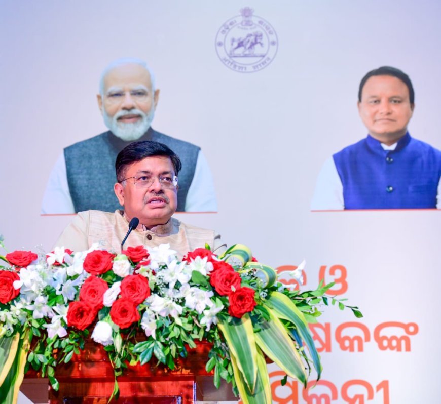 ସହରୀକରଣରେ ନୂଆ ରାସ୍ତା, ଭିତ୍ତିଭୂମିର ବିକାଶ, ବର୍ଜ୍ୟବସ୍ତୁ ପରିଚାଳନା ଏବଂ ନାଗରି ଗରିକଙ୍କ ସୁବିଧା ନେଇ ଯୋଜନାବଦ୍ଧ ବିକାଶ ସଂପର୍କରେ ଆଲୋଚନା ।