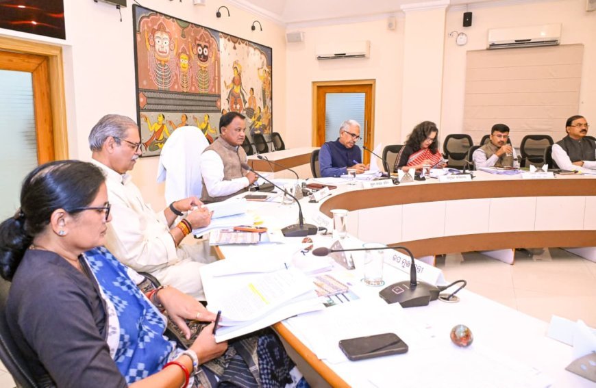 ମୁଖ୍ୟମନ୍ତ୍ରୀ ଶ୍ରୀ ମୋହନ ଚରଣ ମାଝୀ ଆଜି ଲୋକ ସେବା ଭବନରେ କ୍ୟାବିନେଟ ବୈଠକରେ ଅଧ୍ୟକ୍ଷତା କରୁଛନ୍ତି |