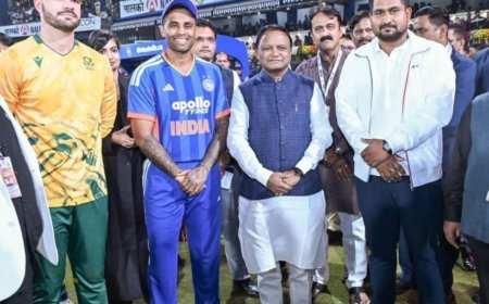 ମୁଖ୍ୟମନ୍ତ୍ରୀ ମୋହନ ମାଝୀଙ୍କ ସହିତ ଅନ୍ୟ ମନ୍ତ୍ରୀ ମାନେ ବାରବାଟୀ ଷ୍ଟାଡିଅମ ରେ ରହି କ୍ରୀଡ଼ାବିତମାନଙ୍କୁ ଉତ୍ସାହିତ କରୁଛନ୍ତି