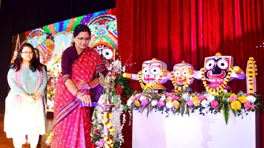 ଫ୍ୟାସନ ସୋ "ସୃଜନୀ"ରେ ଚମକିଲେ ଓଡ଼ିଆ ଝିଅ...