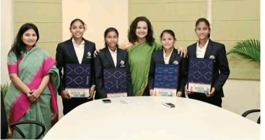 ଉନ୍ନୟନ କମିଶନରଙ୍କୁ ସାକ୍ଷାତ କଲେ ଦୃଷ୍ଟିହୀନ ମହିଳା ଟି-ଟ୍ରେଣ୍ଡି ବିଶ୍ୱକପ୍ ବିଜେତା ଦଳର ଓଡ଼ିଶା ଖେଳାଳି