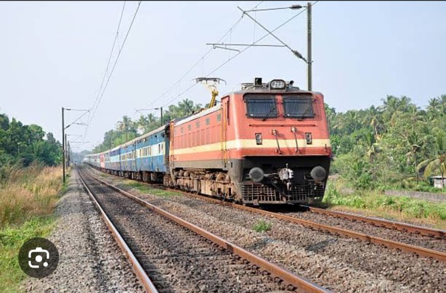 ରେଳ ଯାତ୍ରୀ ଭଡାରେ ହେଲା ସଂଶୋଧନ...