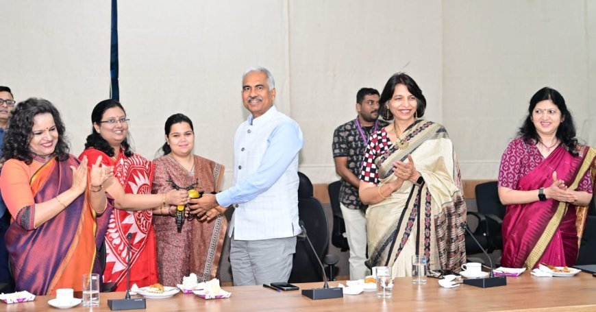 ମୁଖ୍ୟ ଶାସନ ସଚିବ ମନୋଜ ଆହୁଜାଙ୍କ ଅବସର କାଳୀନ ବୁତ୍ତ ଚିତ୍ର...