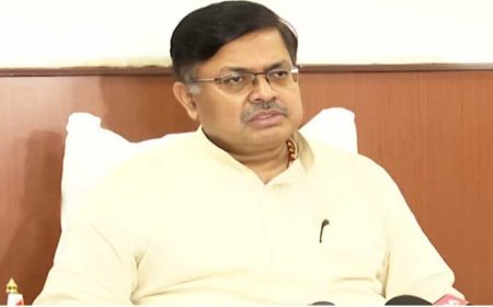 ଲୋକ ସେବା ଭବନରେ Reels କରିବା ହେଲା କଟକଣା..