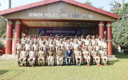 ଆରକ୍ଷୀ ମହାନିର୍ଦେଶକ ଙ୍କ ଦ୍ୱାରା ପଦକ ପ୍ରଦାନ...