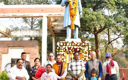 ଓଡ଼ିଆ ସାହିତ୍ୟର ଜନକ ଫକୀର ମୋହନ ସେନାପତିଙ୍କ ସ୍ମୃତିରେ ମାଲ୍ୟାର୍ପଣ...