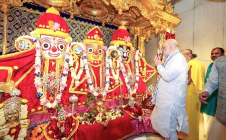 ପବିତ୍ର ଉତ୍ତରାୟଣ ଅବସରରେ ଅହମ୍ମଦାବାଦ ଜଗନ୍ନାଥ ମନ୍ଦିରରେ ପୂଜାର୍ଚ୍ଚନା କଲେ ଅମିତ ଶାହ