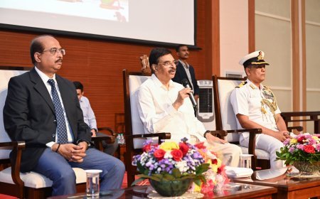 ୭୭ତମ ଗଣତନ୍ତ୍ର ଦିବସ ପରେଡ୍‌ରେ ଭାଗ ନେଇଥିବା ଓଡ଼ିଶା ଏନ୍‌ସିସି ଦଳ ସହିତ ରାଜ୍ୟପାଳ...