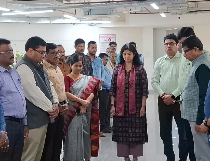 ପବିତ୍ର ସହିଦ ଦିବସ ଅବସରରେ ଗୃହ ନିର୍ମାଣ ଓ ନଗର ଉନ୍ନୟନ ବିଭାଗ ପକ୍ଷରୁ ଦେଶର ସ୍ଵାଧୀନତା ସଂଗ୍ରାମୀଙ୍କ ପ୍ରତି ଗଭୀର ଶ୍ରଦ୍ଧାଞ୍ଜଳି ଅର୍ପଣ କରାଯାଇଛି।