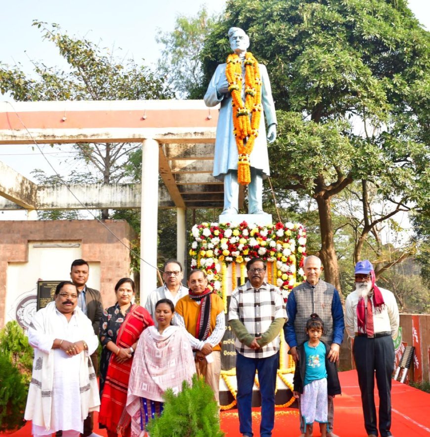 ଓଡ଼ିଆ ସାହିତ୍ୟର ଜନକ ଫକୀର ମୋହନ ସେନାପତିଙ୍କ ସ୍ମୃତିରେ ମାଲ୍ୟାର୍ପଣ...