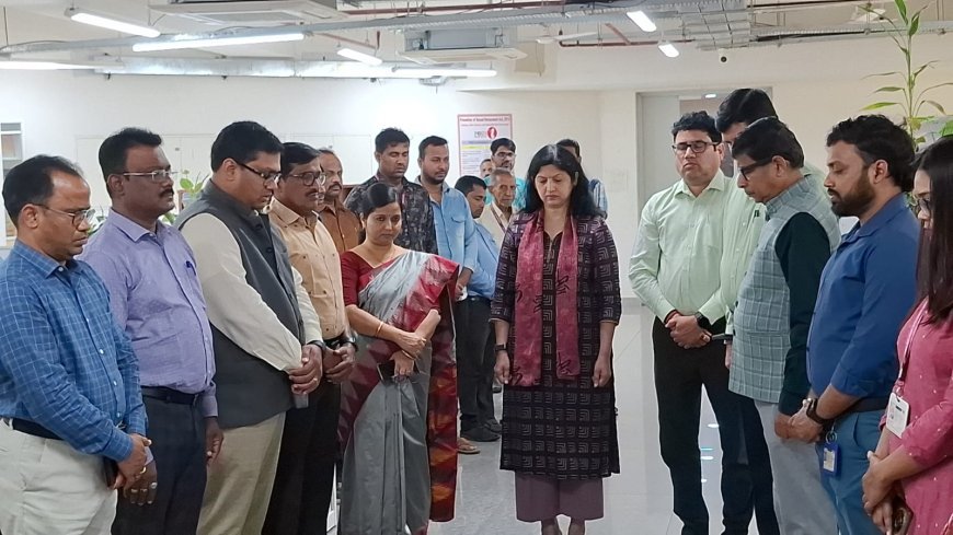 ପବିତ୍ର ସହିଦ ଦିବସ ଅବସରରେ ଗୃହ ନିର୍ମାଣ ଓ ନଗର ଉନ୍ନୟନ ବିଭାଗ ପକ୍ଷରୁ ଦେଶର ସ୍ଵାଧୀନତା ସଂଗ୍ରାମୀଙ୍କ ପ୍ରତି ଗଭୀର ଶ୍ରଦ୍ଧାଞ୍ଜଳି ଅର୍ପଣ କରାଯାଇଛି।