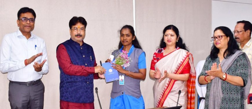 ଲୋକଙ୍କ ସରକାରରେ ମହିଳା ଲୋକ ଚଳାଇବେ ‘ଆମ ବସ୍’...