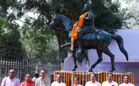 ବିଧାନସଭା ପରିସରରେ ବୀର ସୁରେନ୍ଦ୍ର ସାଏଙ୍କ ଶ୍ରଦ୍ଧାଞ୍ଜଳି...