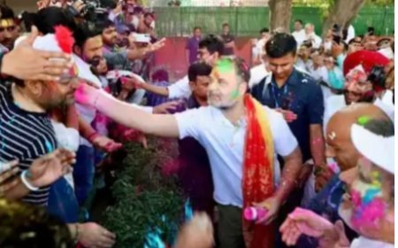 କଂଗ୍ରେସ କମିଟି ମୁଖ୍ୟାଳୟ ରେ ହୋଲି ପର୍ବ ପାଳନ...