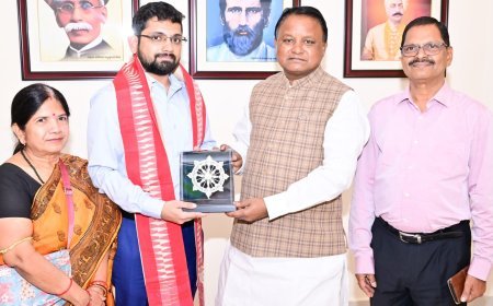 ସର୍ବ ଭାରତୀୟ ସିଭିଲ ସର୍ଭିସ ପରୀକ୍ଷାରେ  ୧୦୦ ତମ ସ୍ଥାନ ହାସଲ କରିଥିବା ସାତ୍ତ୍ୱିକ ସତ୍ୟକାମଙ୍କୁ ସମ୍ବର୍ଦ୍ଧିତ କଲେ ମୁଖ୍ୟମନ୍ତ୍ରୀ...