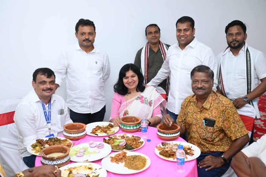 ବିଶ୍ୱ ପଖାଳ ଦିବସ ଅବସରରେ ସମନ୍ତରାପୁରରେ ଭୁବନେଶ୍ୱର ସାଂସଦ ମହା ଆଡମ୍ବରପୂର୍ଣ ଭାବେ ପାଳନ କରିଛନ୍ତି  |