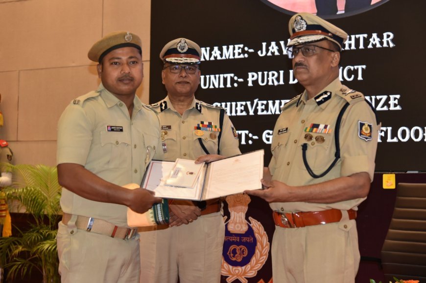 ଓଡ଼ିଶା ପୋଲିସର କ୍ରୀଡ଼ାବିତମାନଙ୍କୁ ଆଜି ଭୁବନେଶ୍ବରସ୍ଥିତ ପୋଲିସ ଭବନରେ ଆୟୋଜିତ ଏକ ସ୍ବତନ୍ତ୍ର କାର୍ଯ୍ୟକ୍ରମରେ ସମ୍ବଦ୍ଧିତ କରାଯାଇଛି।