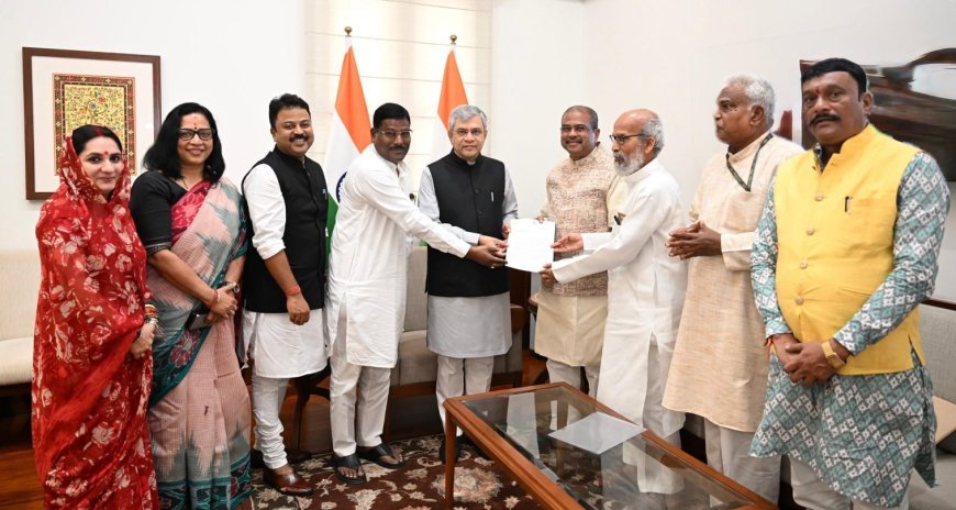 କେନ୍ଦ୍ର ଶିକ୍ଷା ମନ୍ତ୍ରୀଙ୍କ ନେତୃତ୍ୱରେ ରେଳ ମନ୍ତ୍ରୀଙ୍କୁ ଭେଟିଲେ ଓଡ଼ିଶାର ସାଂସଦ ପ୍ରତିନିଧୂ ଦଳ ଖଡ଼ଗପୁର ଠାରେ RECA କୁ ଦୀର୍ଘ ଦିନରୁ ପଡ଼ି ରହିଥ‌ିବା ଜମି ମି ଯୋଗାଇ ଦେବାକୁ ଅନୁରୋଧ