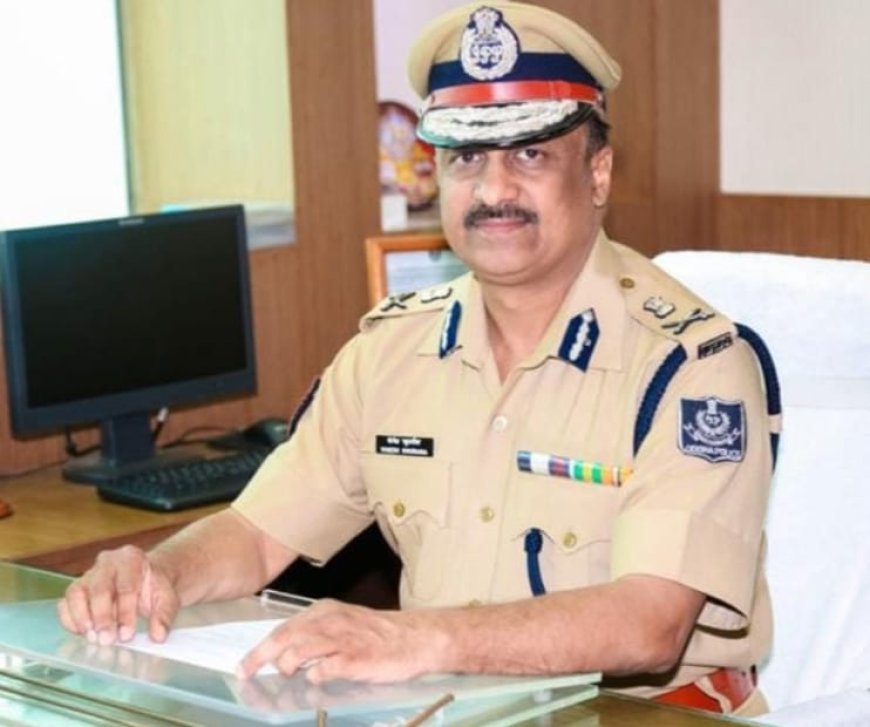 କଟକ ଭୁବନେଶ୍ୱରର ବରିଷ୍ଠ ଆଇପିଏସ ଅଧିକାରୀମାନେ ସରକାରୀ କାର୍ଯ୍ୟକ୍ରମରେ ଯୋଗ ଦେବା ହେଲା ବାଧ୍ୟତା ମୂଳକ...