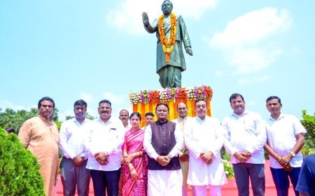 ଉତ୍କଳମଣିଙ୍କ ଜନ୍ମପୀଠରେ ମୁଖ୍ୟମନ୍ତ୍ରୀ ମୋହନ ଚରଣ ମାଝୀ ପାଳନ କଲେ "ଓଡ଼ିଶା ଦିବସ ୨୦୨୬"...