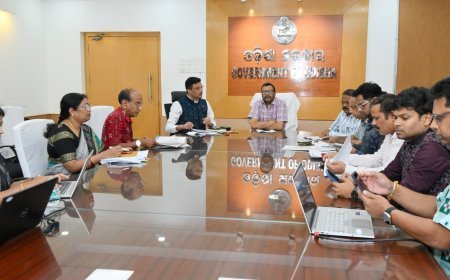 ଆମ ସାଥୀ ଚାଟ୍ ବଟ୍ ମାଧ୍ୟମରେ ରାଜସ୍ୱ ସେବାକୁ ଅଧିକ ଲୋକାଭିମୁଖୀ କରିବାକୁ ପ୍ରୟାସ...