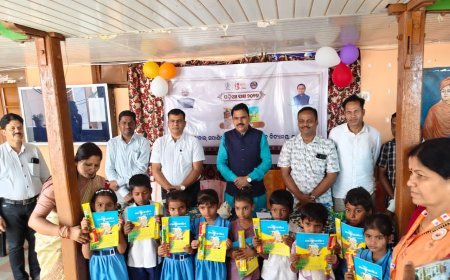 ଓଡ଼ିଆ ପକ୍ଷ : ଶିଶୁକଥା ଦିବସରେ ୧୮,୦୦୦ ବର୍ଣ୍ଣବୋଧ ଓ ଶିଶୁଲେଖା ପୁସ୍ତକ ବଣ୍ଟନ...